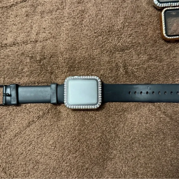 Apple Watch Series 3 with accessories - Picture 4 of 5